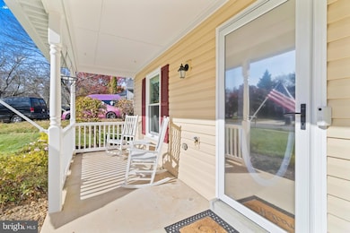 6881 Kangaroo Dr, Waldorf, MD 20603 - photo 3