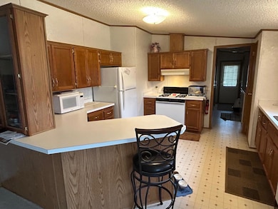 360 Columbus Ave, Cohasset, MN 55721 - photo 6