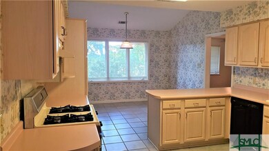 Kitchen, gas range, Breakfast Area