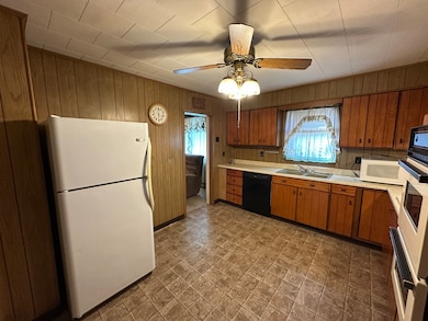 904 E Bridge St, Streator, IL 61364 - photo 5