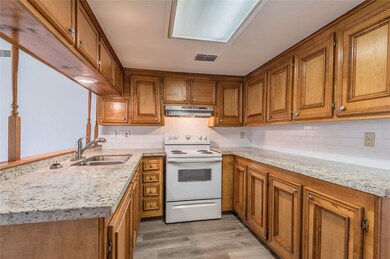 13114 Berkwood Ct, Houston, TX 77038 - photo 5