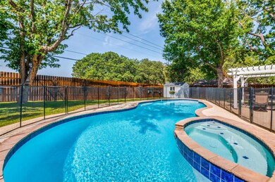 1021 Crestview Dr, Bedford, TX 76021 - photo 2