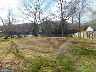 343 Lake Dr, Colonial Beach, VA 22443 - photo 2