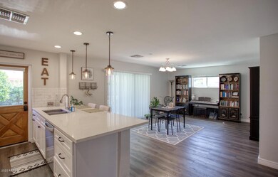 Kitchen/Bar
