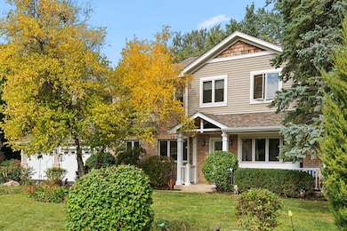 23W620 Walnut St, Roselle, IL 60172 - photo 2