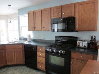 5411 Devonshire Ct, Laurys Station, PA 18059 - photo 4