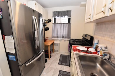 87-30 204th St unit B48, Hollis, NY 11423 - photo 5