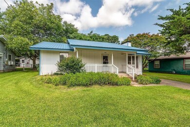 811 N York Ave, Denison, TX 75020 - photo 2