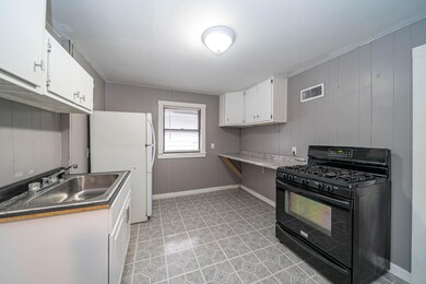 121 Academy St (7 of 11)