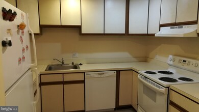 1975 Kennedy Dr unit 1975, McLean, VA 22102 - photo 7