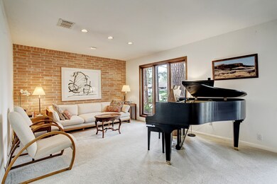 10227 Green Tree Rd, Houston, TX 77042 - photo 5