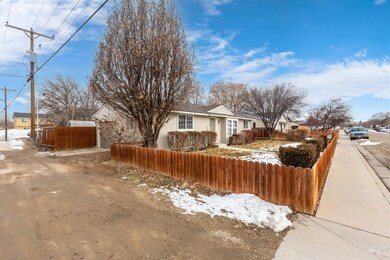 916 E Clark Ave, Nampa, ID 83686 - photo 2