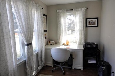 Office or sitting room adjacent to living room