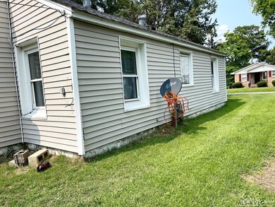 1401 Pruden St, Roanoke Rapids, NC 27870 - photo 2