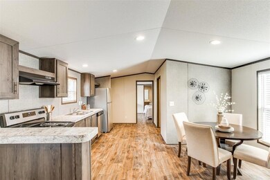 302 Pisces Dr, Granbury, TX 76049 - photo 6