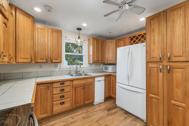 63 Parkview St, Manchester, NH 03103 - photo 7