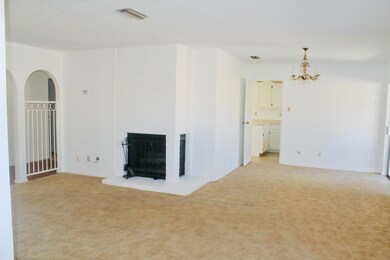 10651 Park View Cir, El Paso, TX 79935 - photo 4