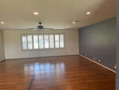 8750 Turriff St, Houston, TX 77055 - photo 4