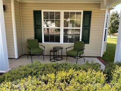 2204 Ballingarry Dr, Statesville, NC 28625 - photo 2