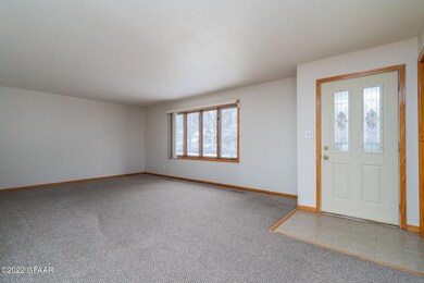 2407 9th Ave S, Grand Forks, ND 58201 - photo 4