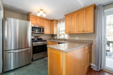 135 Cannongate III unit 3, Nashua, NH 03063 - photo 6