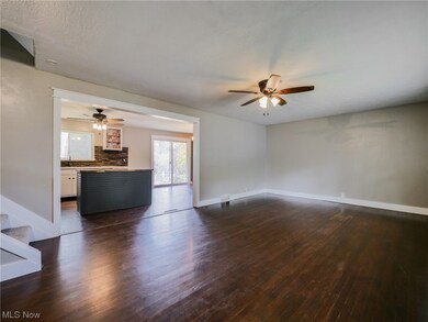 844 Sheffield Rd, Sheffield Lake, OH 44054 - photo 3