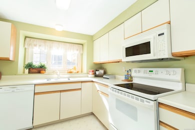 7 W Meadow Ln unit 5, Middletown, CT 06457 - photo 6