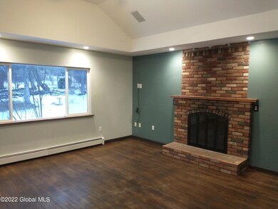 4132 Buckingham Dr, Schenectady, NY 12304 - photo 4