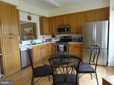 3120 Sutherland Hill Ct, Fairfax, VA 22031 - photo 7