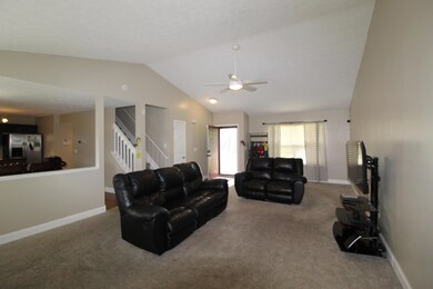 811 Crevis Ln, Columbus, OH 43228 - photo 5