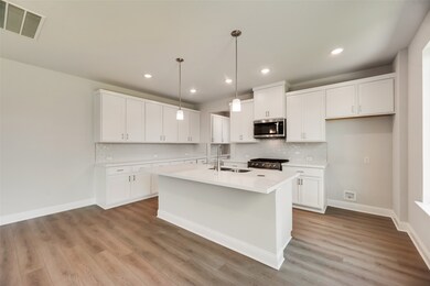 524 Marcus Ln, Crowley, TX 76036 - photo 5