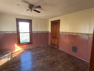 204 N Main St, New Cambria, MO 63558 - photo 4