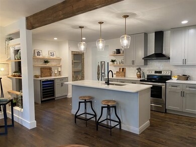 Open floor plan - dining to kitchen
