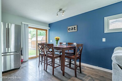 8219 Roseborough Rd, Louisville, KY 40228 - photo 7