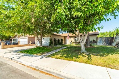 43335 Echard Ave, Lancaster, CA 93536 - photo 2