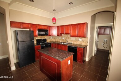 812 Desert Sky Dr, Horizon City, TX 79928 - photo 3