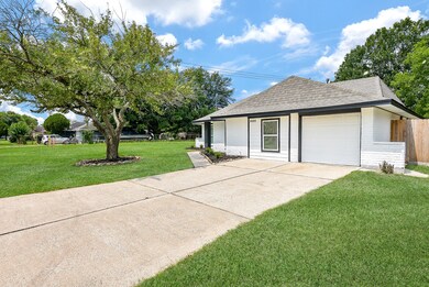 8803 Burford Ln, Houston, TX 77088 - photo 4