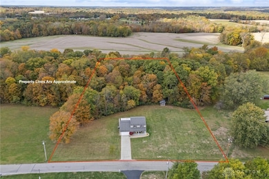 807 Linkhart Rd, Wilmington, OH 45177 - photo 2