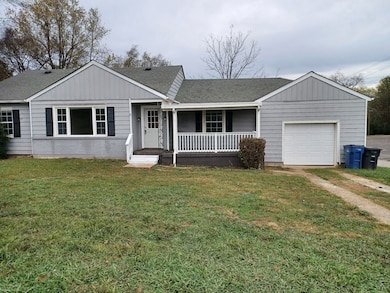 1057 Mapleash Ave, Columbia, TN 38401 - photo 2