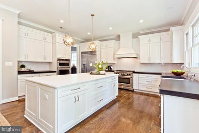 6827 28th St N, Arlington, VA 22213 - photo 2