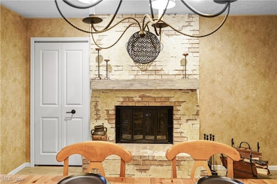 8266 Pebble Creek Ct, Chagrin Falls, OH 44023 - photo 5