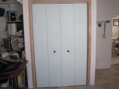 Laundry Closet has W/D hookup in AZ room