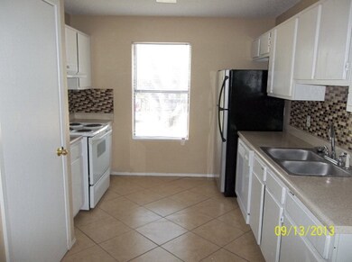 910 Dartmouth St, San Marcos, TX 78666 - photo 2