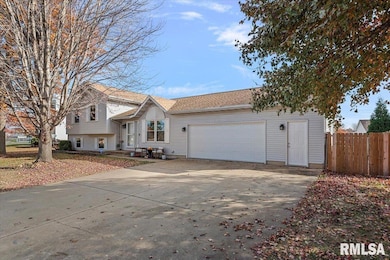 550 S 1st St, Sherman, IL 62684 - photo 2