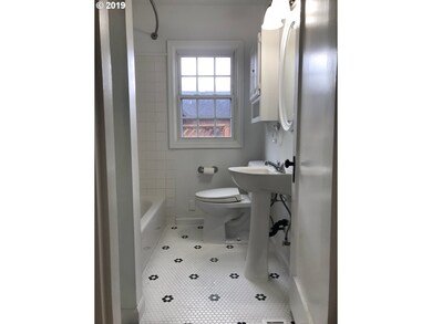 209 E Columbia Dr, Newberg, OR 97132 - photo 5