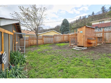 216 E 14th St, the Dalles, OR 97058 - photo 5