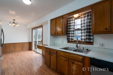 4466 Marshall Ave SE-12