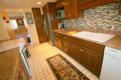 8510 Canterbury Square W, Indianapolis, IN 46260 - photo 5