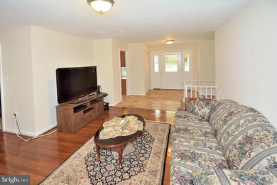 9522 Stevebrook Rd, Fairfax, VA 22032 - photo 4