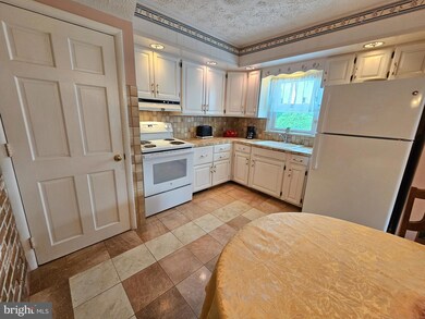 210 W 40th St, Reading, PA 19606 - photo 6